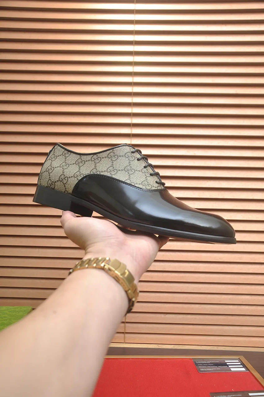 Men's shoes💰500💶Italy's top luxury men's shoe giant (GUCCI) (Gucci) (full cowhide lining) new arrival🍃Original European style🔰 Pleasant to the eye😍In order to make the shoes more durable and non-deformable🌀The production continues to follow traditional methods but there is still no lack of innovation💪Choose original sheepskin for the leather♻️ Smooth and natural And extra bright ⭐Made of imported cowhide, the first choice of rich people 38-45 (45 customized)